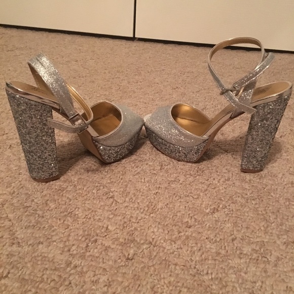 Gorgeous silver sparkle shoes - Picture 4 of 8